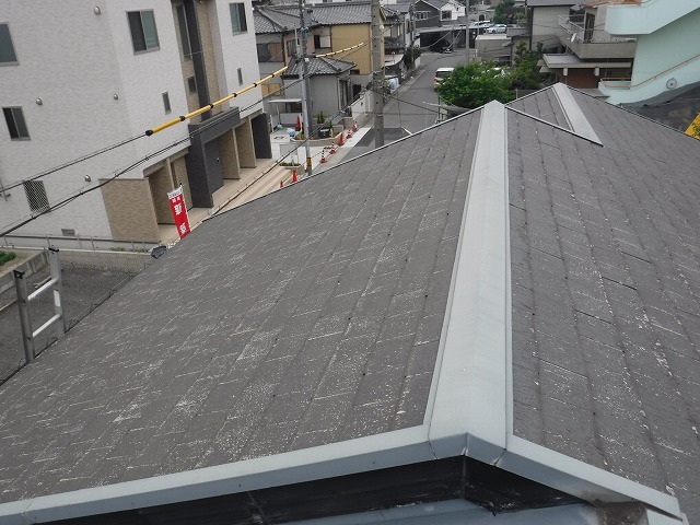 長久手市にてカラーベスト屋根の葺き替え工事、金属屋根独特の音が気になりカラーベストを再施工